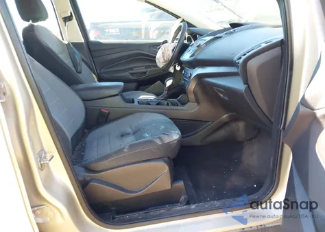 2017 Ford Escape S z USA, uszkodzony, nr VIN 1FMCU0F75HUE93910